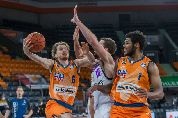 但背后是主 但背后是主